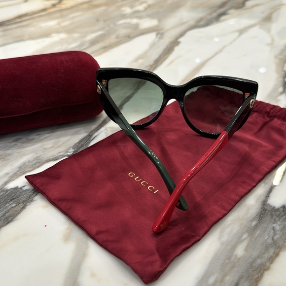 Gucci Eyewear Black Cat-Eye Frame Sunglasses - Picture 3 of 6